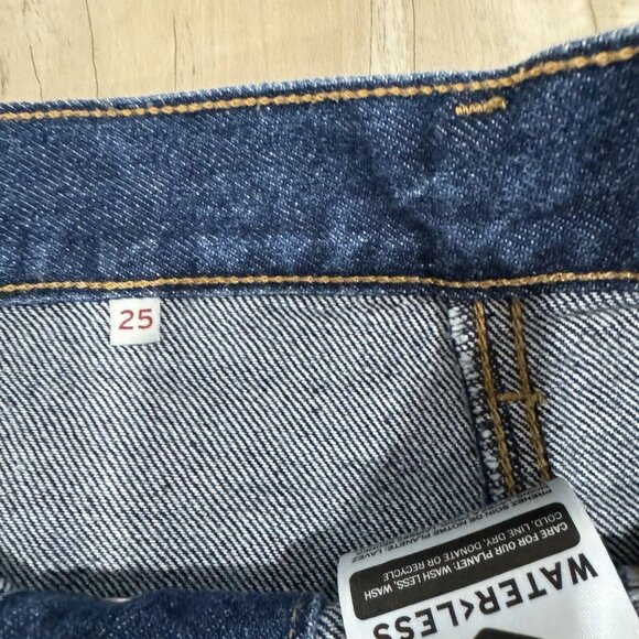 Levi's Denim Skirt Size 25 MSRP $98 Bottom Women’s Jean Buttons - Picture 4 of 9